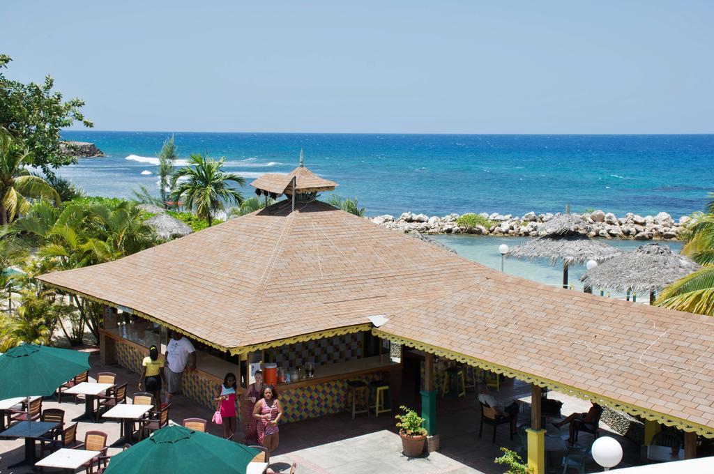 Club Ambiance (Adults Only) Hotell Runaway Bay Exteriör bild