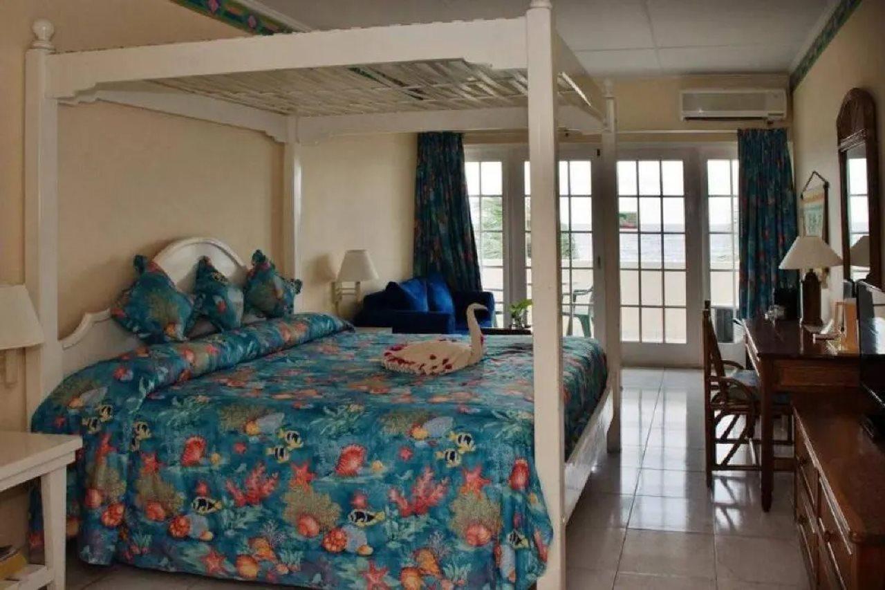 Club Ambiance (Adults Only) Hotell Runaway Bay Exteriör bild