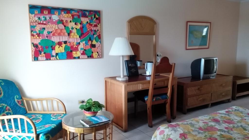 Club Ambiance (Adults Only) Hotell Runaway Bay Exteriör bild