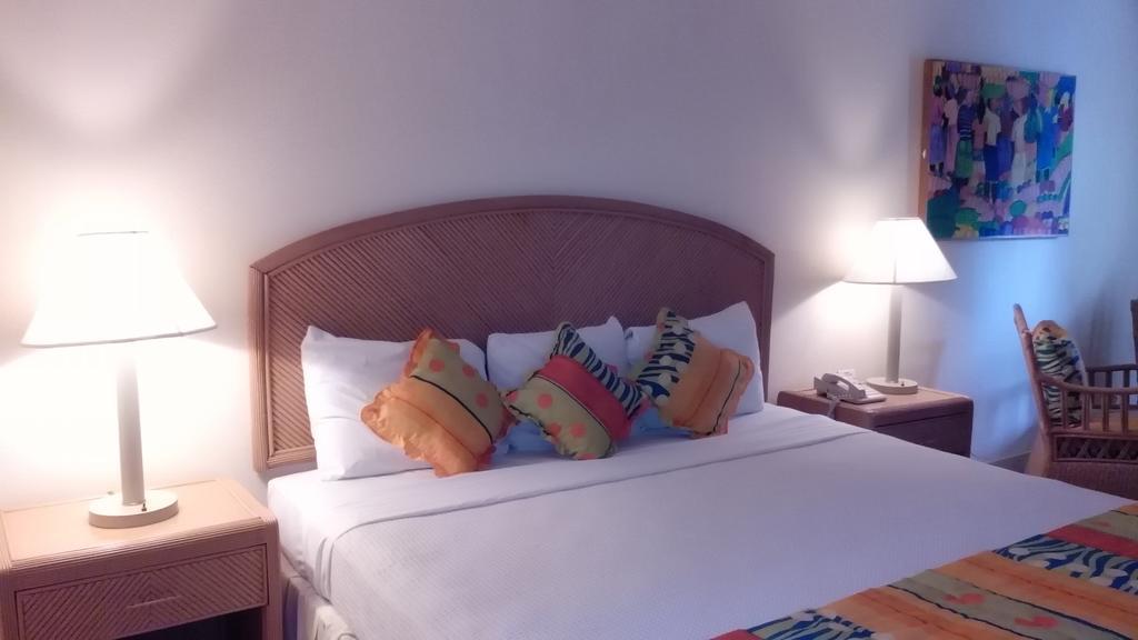 Club Ambiance (Adults Only) Hotell Runaway Bay Exteriör bild