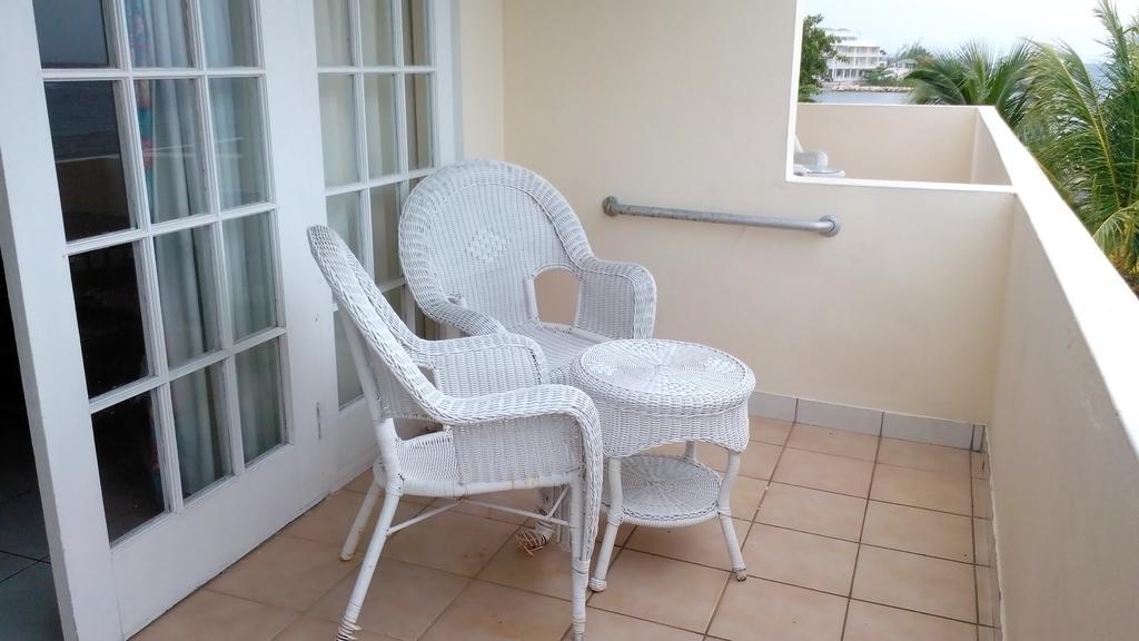 Club Ambiance (Adults Only) Hotell Runaway Bay Exteriör bild