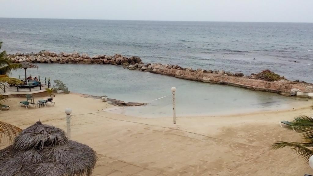 Club Ambiance (Adults Only) Hotell Runaway Bay Exteriör bild