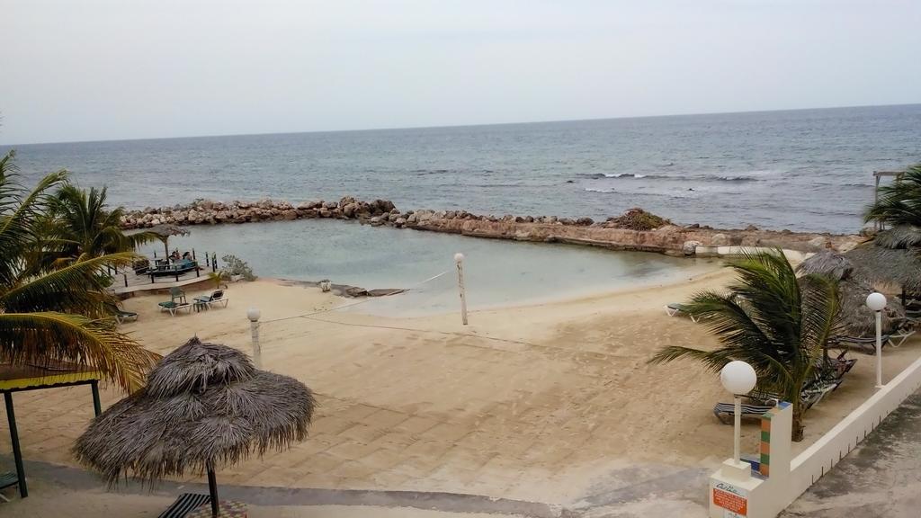 Club Ambiance (Adults Only) Hotell Runaway Bay Exteriör bild