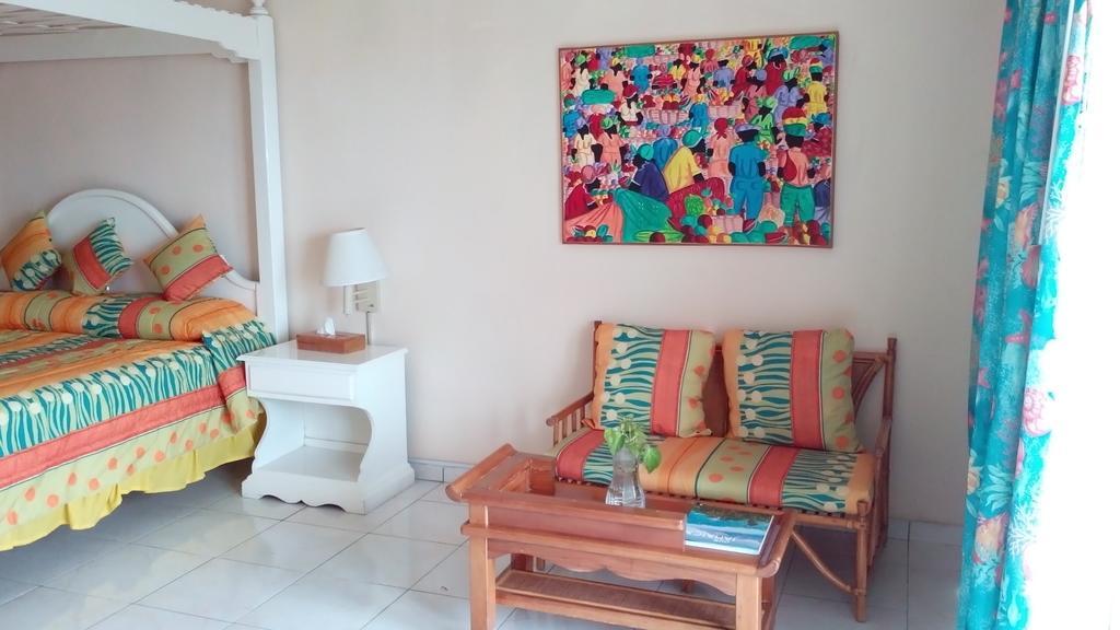 Club Ambiance (Adults Only) Hotell Runaway Bay Exteriör bild