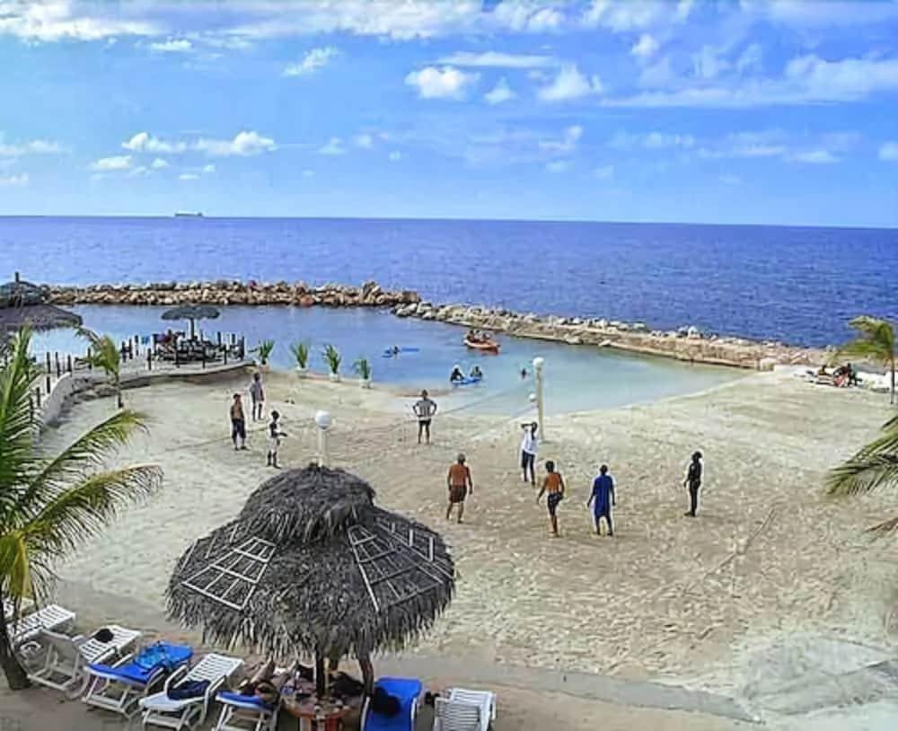 Club Ambiance (Adults Only) Hotell Runaway Bay Exteriör bild