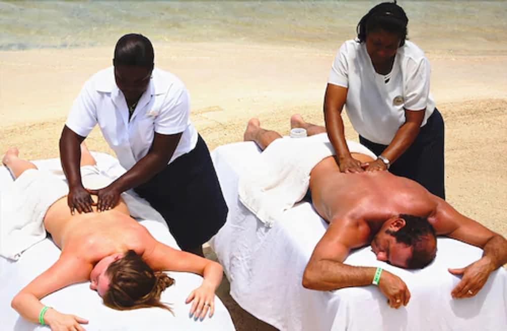 Club Ambiance (Adults Only) Hotell Runaway Bay Exteriör bild