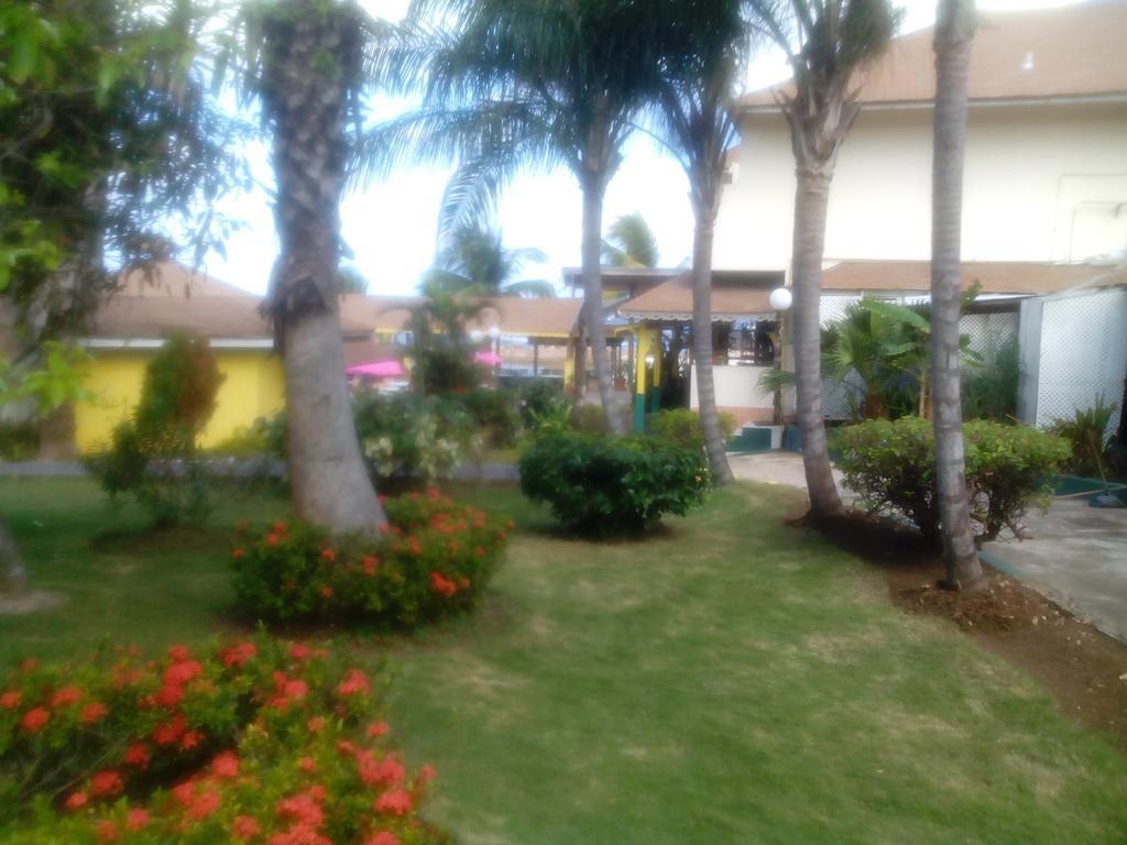 Club Ambiance (Adults Only) Hotell Runaway Bay Exteriör bild