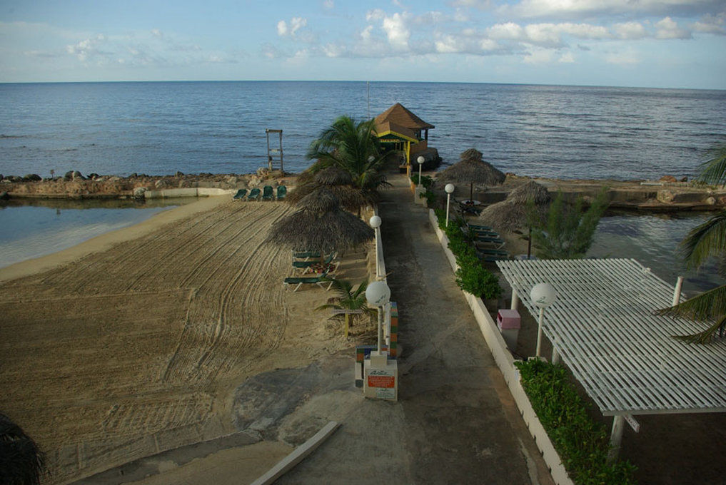 Club Ambiance (Adults Only) Hotell Runaway Bay Exteriör bild