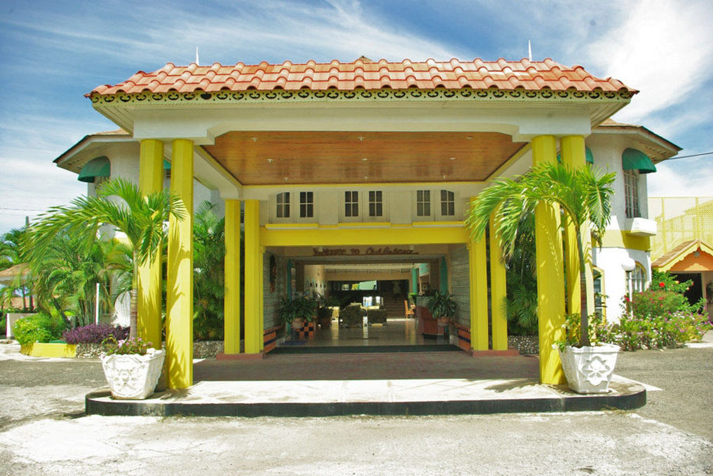 Club Ambiance (Adults Only) Hotell Runaway Bay Exteriör bild