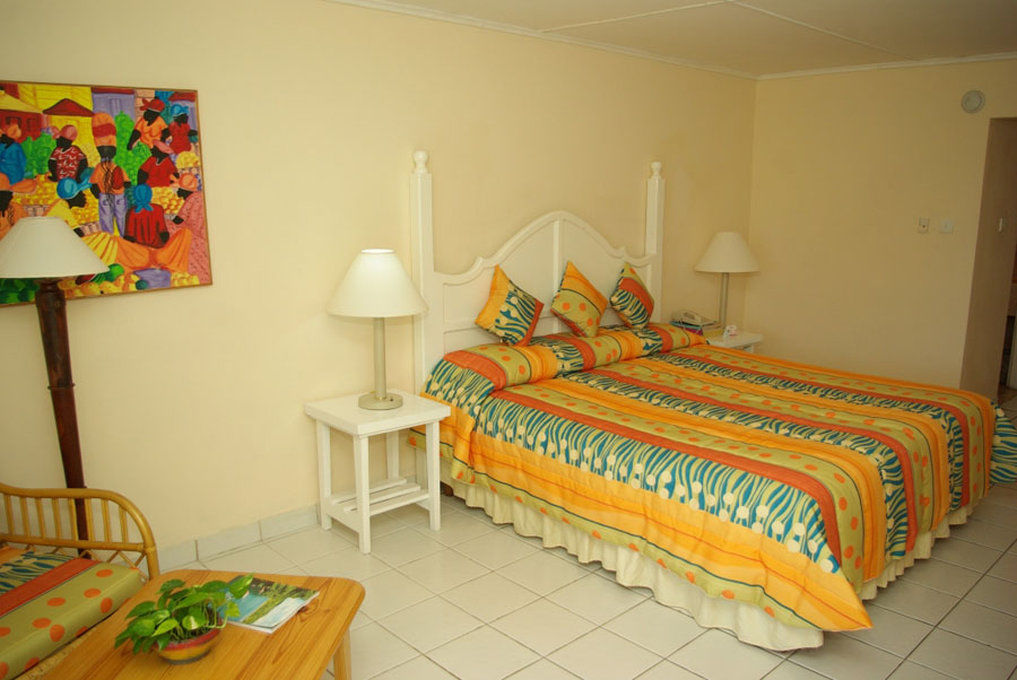 Club Ambiance (Adults Only) Hotell Runaway Bay Exteriör bild