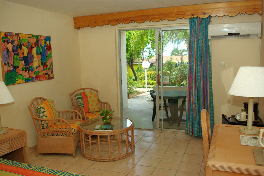 Club Ambiance (Adults Only) Hotell Runaway Bay Exteriör bild