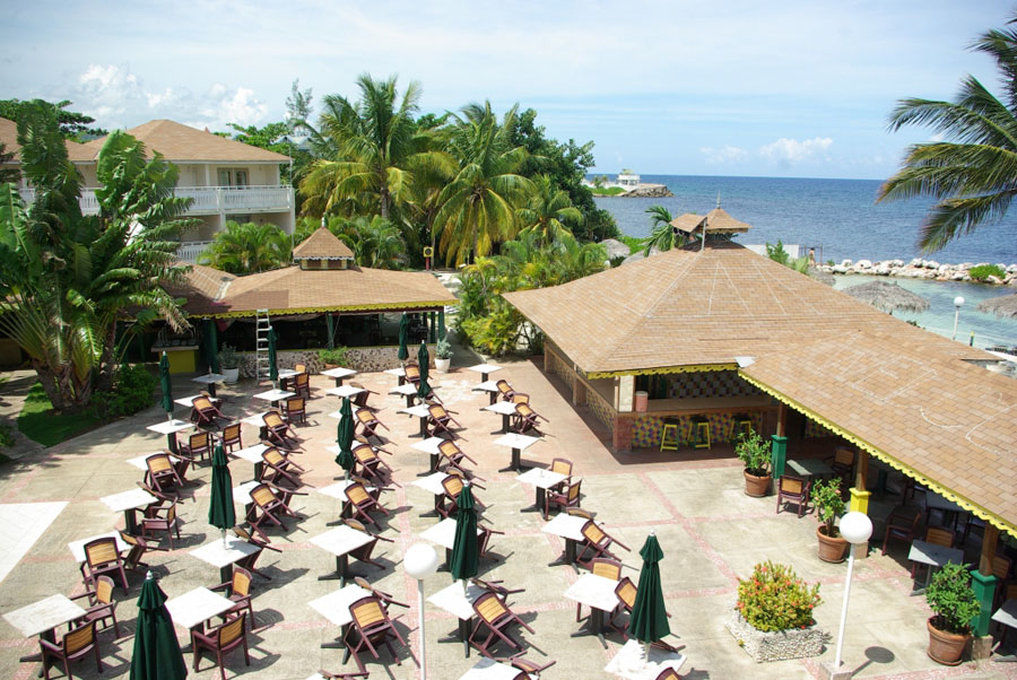 Club Ambiance (Adults Only) Hotell Runaway Bay Exteriör bild